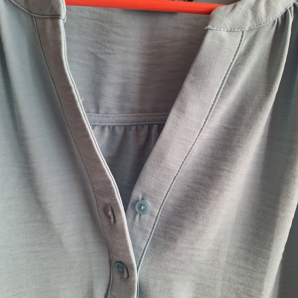 Simply Vera Vera Wang Blouse. Sz S. Seems More Seafoam Color To Me. - Picture 4 of 4